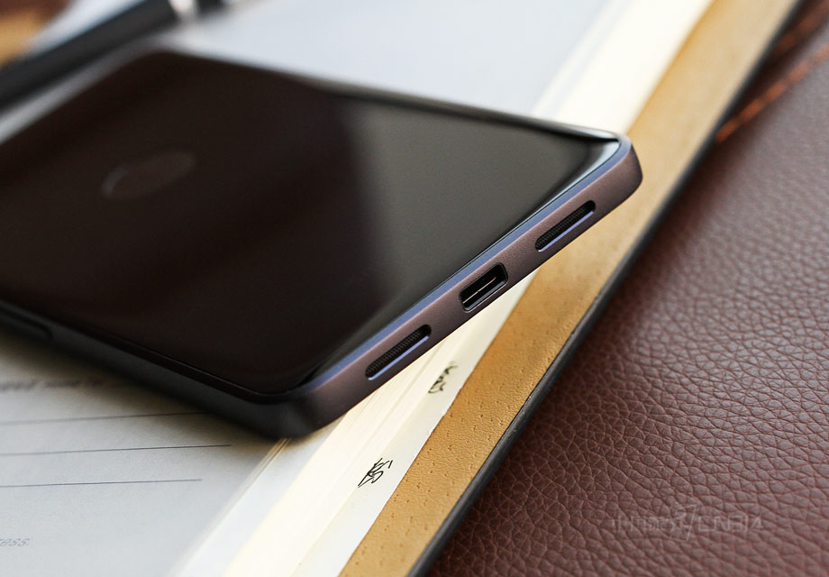 �ײ��м�������߲�������˷��Σ�����������USB Type-C������ϧ�����ǡ�