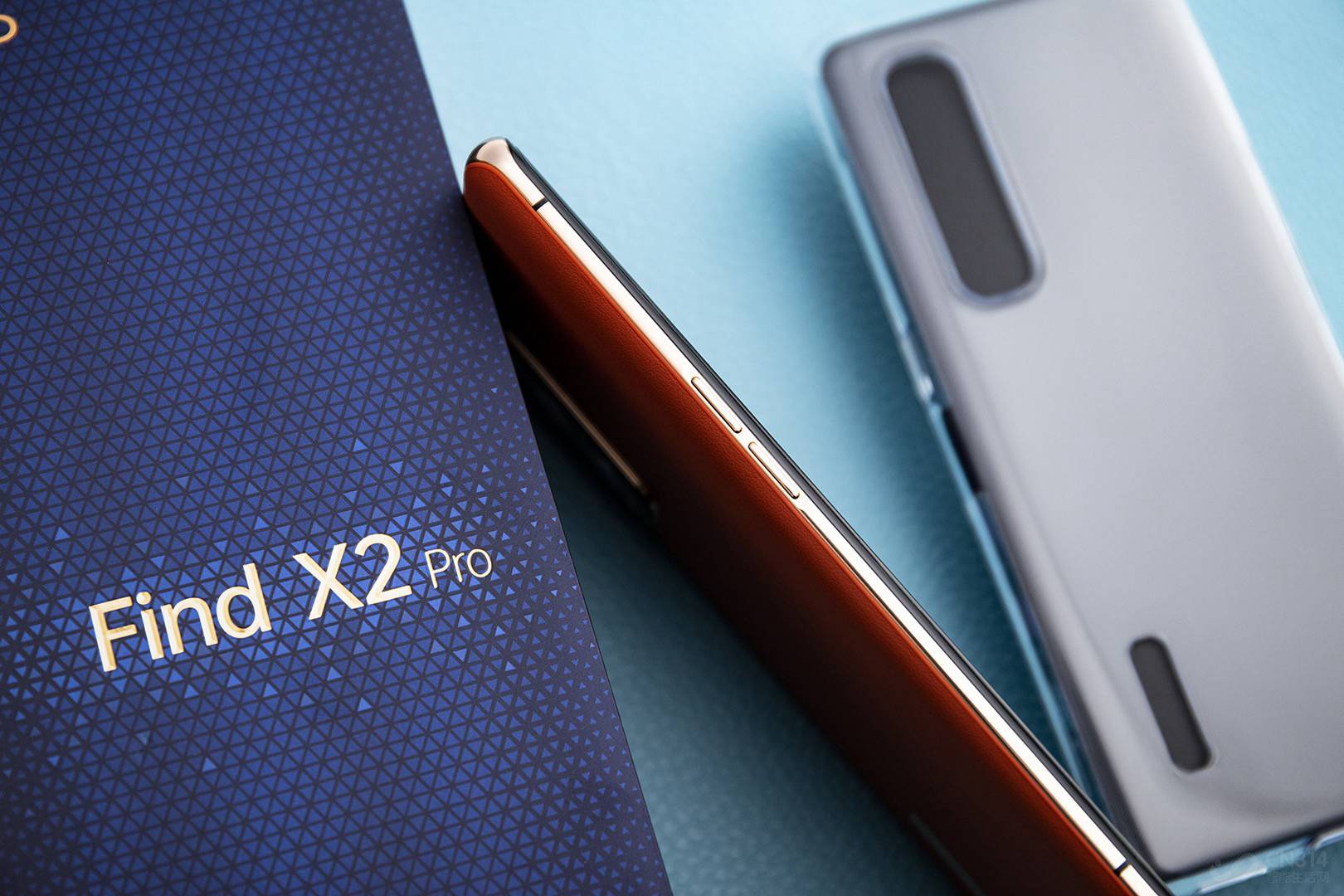 �����ϣ�Find X2 Pro���õ��ǵ�ǰ�콢���͵��������ã�����865+UFS3.0+LPDDR5����ȻӲ����ͬ�������̵ĵ�У���������п��ܴ�����ͬ���������顣�ٷ�������������ʾ��Find X2 Pro�ڳ����µİ������ֳܷ�����61��֣����ڵ��»����µ÷ָ��ǽӽ�64�򣬳ɹ��Ƕ����������ܰ񵥡�