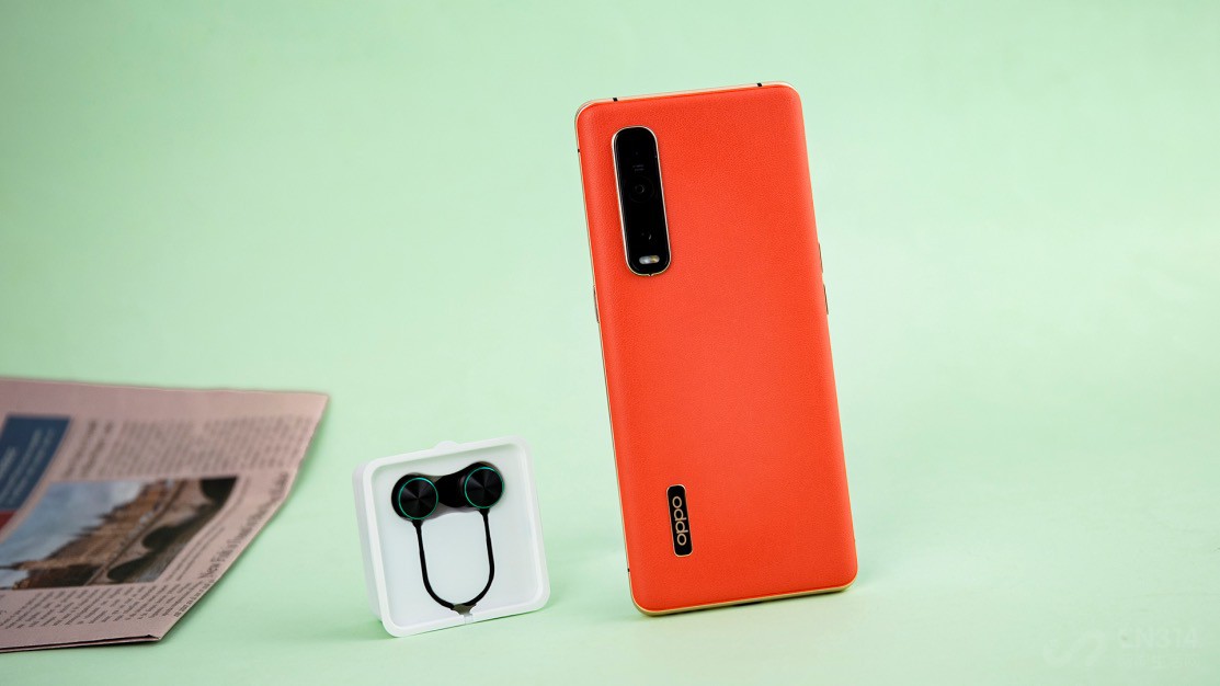 ����ͬ������������ƣ�ͬʱ���ṩ�ṩ�кڡ����١��Ż�������ɫ����������ɫ��������ɫ��ͬ������Ҳ�в���к�ʹ���մɲ��ʣ����������ʸУ������١��Ż�ɫ������Ƥ���ձ��澭����ˮ���ʹ������ָ����ϸ�塣