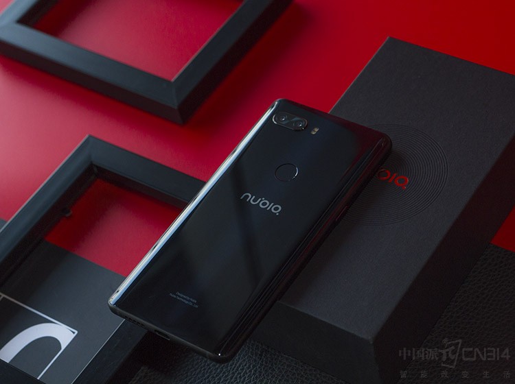 Ŭ����Z18�ڷ����Ὺʼ֮ǰ����Ϊ���ޱ�ˮ���������ȣ�������Ҫ����ȫ����3.0���콢�»�����Ѿ����������Ρ�9��5�����磬Ŭ����Z18��̽�����޽硱�����������ڱ������У������ޱ�ˮ����֮�⣬Ŭ����Z18����������Ҳ��Ϊ������ע�Ľ��㡣