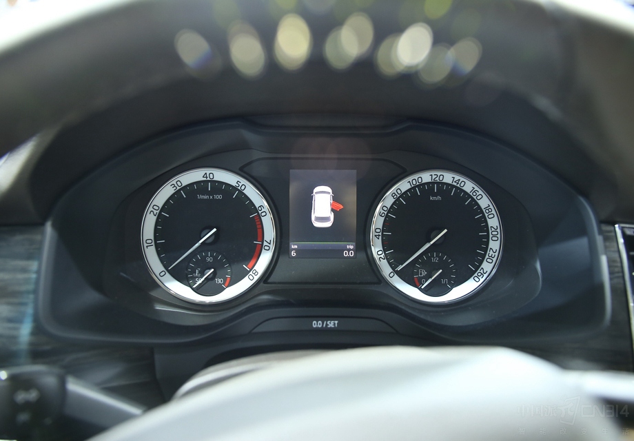 �µ��ǿ˵ĳߴ����ͬƽ̨��;��L�����������ͣӣգ��У�������ƫС�����֡�