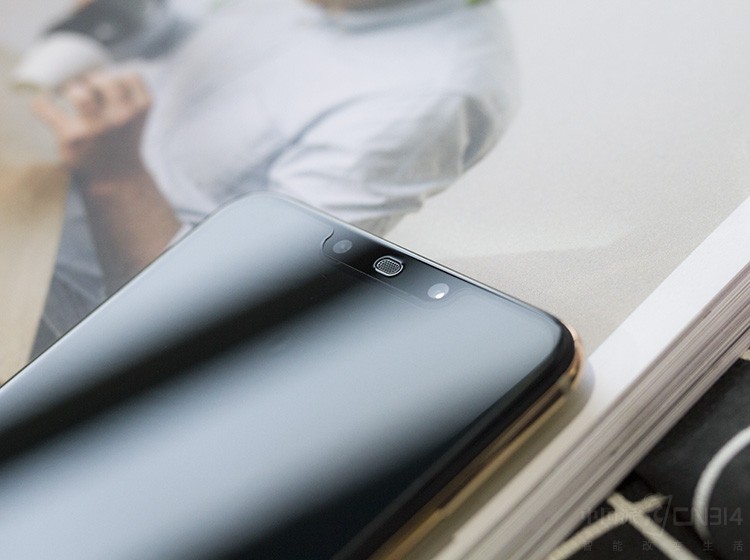 ������Ļ������Ϣ��һ�廯����ƣ���ǰ�����߿�ĺ�ɫ����Ϊ����ĻϢ��״̬����ɫ���ͬ���ĺ�ɫ���Ӿ��ϸ���������