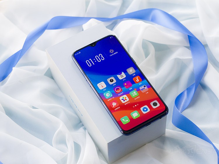 水滴屏颜值有多高 看看OPPO R17你就懂! oppo