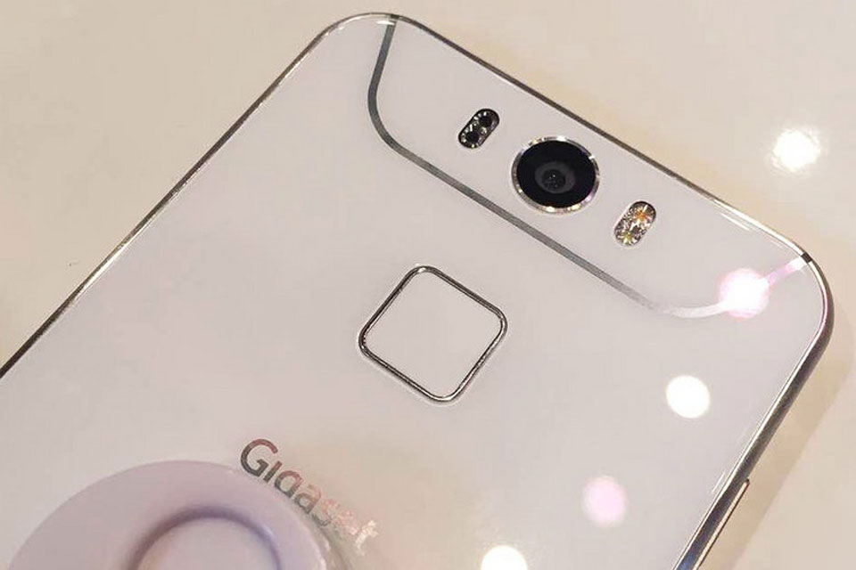 Gigaset ME��������Type-C USB�ӿڣ������涼���԰β塣���⣬�û�����3000mAh��أ�֧�ֿ��ٳ�缼������25%�ĵ���������Ҫ10���ӡ�