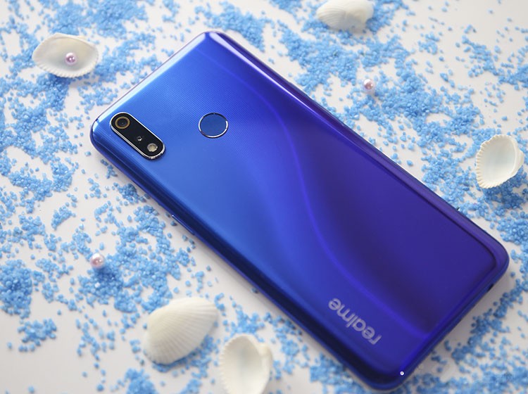 �����ϣ�realme X�ഺ�����������710��������֧��Hyper Boost 2.0�������棬���ṩ4GB+64GB��6GB+64GB��6GB+128GB���ִ洢����ѡ����Ȼ��һ��ǧԪ��ȴӵ�в������ܱ��֣���ˣ������ҫ��Լ���ϷʱҲӵ�г�ˬ���顣