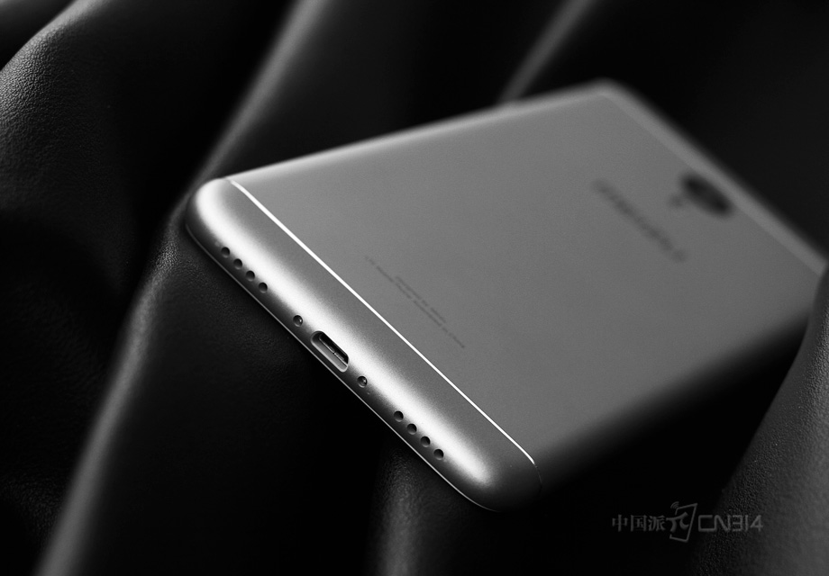 �����²��߿���USB���ӿں����죬���µĶԳ���ƺܳ���