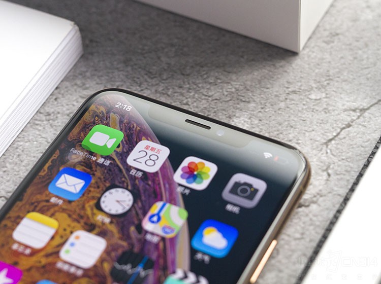 iPhone��˫��ͼ��Ҳ������˼������������˫���ֻ������ġ�˫�ź������ص�����ˮƽ���У��������̾��һ���ķֲ�����㴴�������ޣ�