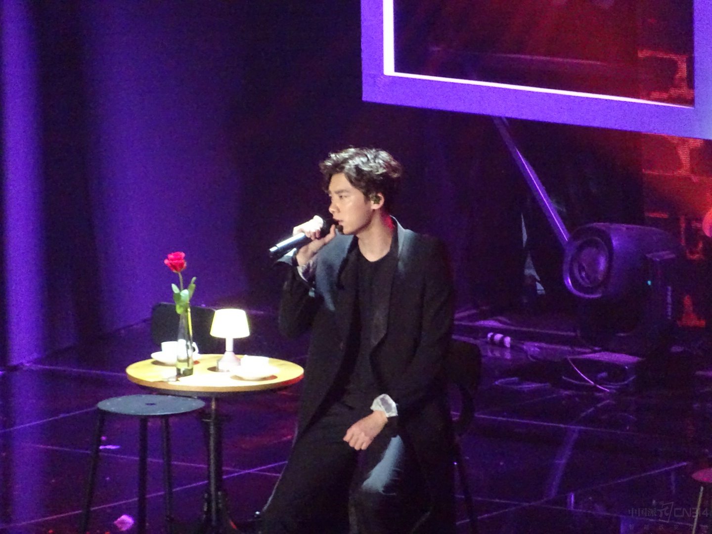 OPPO R11�ĺ�ǲ����˴����ɫ��