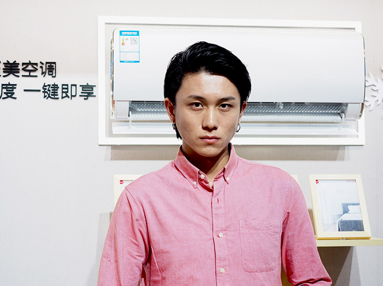 ϸ��֮�£�����ǰ���û𱬶��»�ı��������������ҡ�