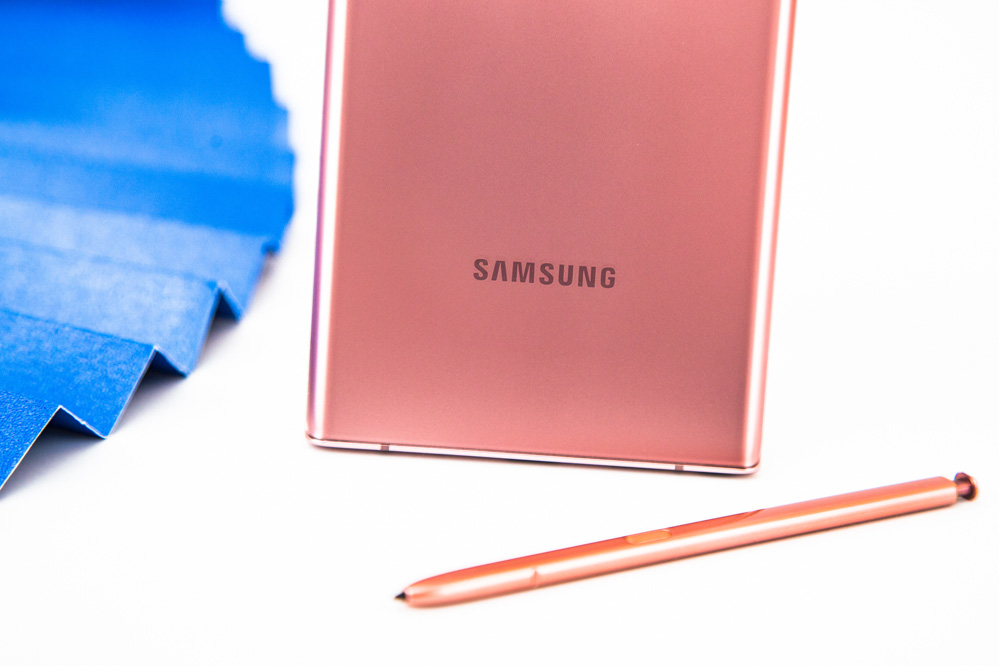 ��ʵ��ʹ���У����ǿ���ͨ������Note20 Ultra��S Pen���ж��ָ��ղ���������PPT��ҳ��ң�����ա�ң�ز�������ᷭҳ�ȣ�������ʽ�ǳ�ǰ����