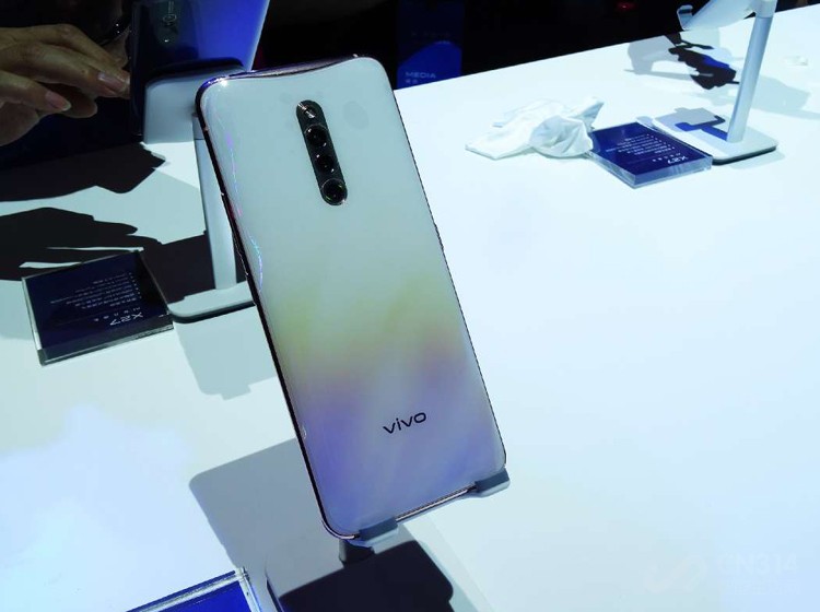 ����Ҫ�����»��ļ۸��ˡ�8GB+128GB�汾��X27�ۼ�Ϊ3198Ԫ��8GB+256GB�汾���ۼ�Ϊ3598Ԫ����X27 Pro���ۼ���Ϊ3999Ԫ����������ô����ֳ���ͼ����Ҷ���ʲô�����͹۵��أ���ӭС�������������ӻԾ���Բ��ҹ�ע���Ǻ�����������Ŷ��