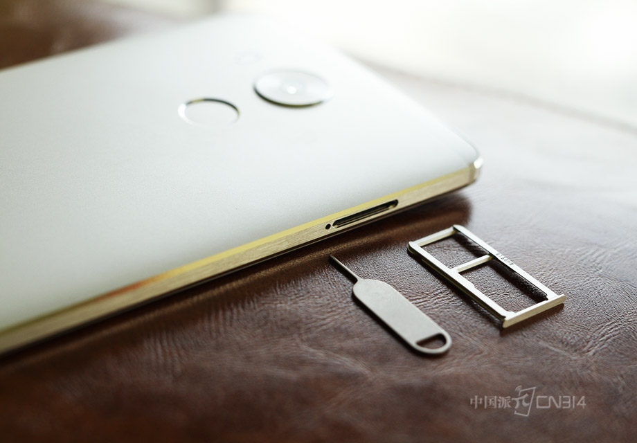 ��ΪMate 8֧��˫��˫��������һ�����ۻ�֧�ַ����ڴ濨������������Ѿ�ʮ�ֳ�����