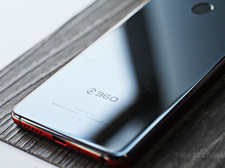 ͬʱ���û���������ȫ��360OS��ӵ�г�ɫ�İ�ȫ���Ϲ��ܣ����Ա�����ҵ���˽���ݡ�������Ϣ�ȵȣ������⵽�ڿ͵����֣���ȻҲ�ܷ�ֹİ����͵���ֻ����������Σ���AI�˹�����Ҳ�ں�������������ȵ����Ի��Ĺ��ܣ�����˵�Ƿǳ�ϸ����΢�Ĳ�Ʒ�ˡ����۸�ҲֻҪ1999Ԫ�������N7 Pro�ǲ��ǽ�����ѵ��ж˻����أ�