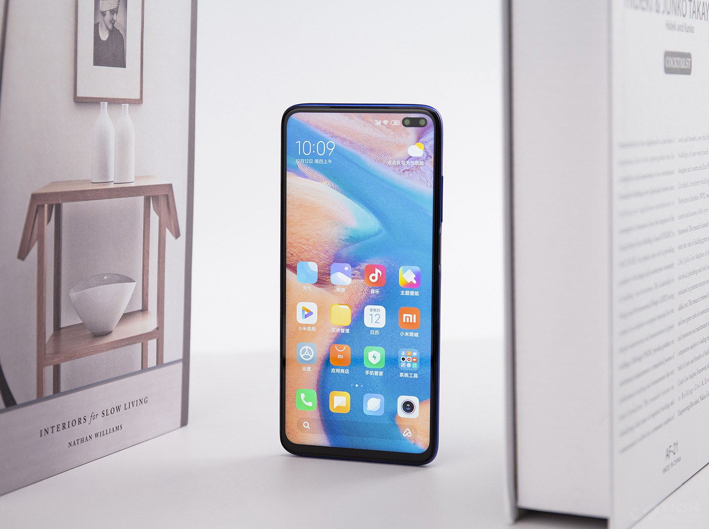 Redmi K30���� 6.67 Ӣ�� 20:9 ȫ����˫��ȫ������ʵ���˸�խ�ı߿�ߴ磬�ϡ����ҽ���2.05mm��1.85mm��׷�硢����Ϸ���Ի�ø��������Ұ����ռ�ȸߴ�91%��