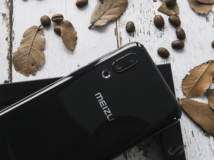 ǰ�÷��棬�û����ص���2000�����ص�����3T2�����������һ���ȫ���׷���֧��ISOCELL Plus�������͹⻷����֧���ĺ�һģʽ�����HDR���������������ĳ�����������Ƭ��ֵ��һ����ǣ���ö��������Դ����������������С�ͻ���ƣ����������16s��ǰ������ͷ���ϴ����ø�С��ԭ��