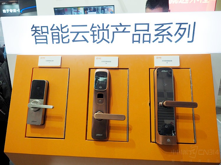 ����������Ʒ��ʵ���˸��������ĶԽӣ����������ֻ�app�Ϳ��Թ۲���Ÿ����������