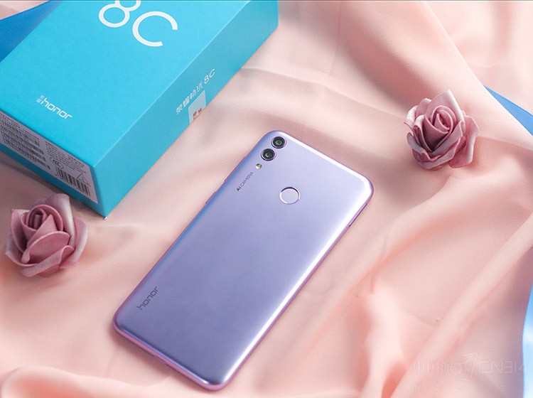 10��11�գ���ҫ����һ����Ϊ����8C�ĸ��Լ۱�ǧԪ������Ȼֻ��һ�λ�еͶ˵��ֻ�����ʵ�������ı����൱���ף�����ֵ�������ٵ�������һ����ͬ��λ������֮ѡ��