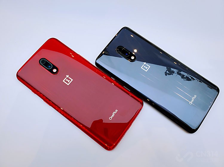 ���շ��棬һ��7�䱸4800��������ͷ������IMX586��+500���ͷ�ĺ���˫�㣬֧��OIS��ѧ�����������û��ǳ��������������顣