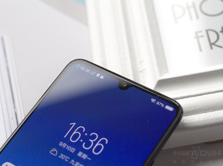 vivo X23���ı߿��Ȳ������ȡ��䶥���߿����Ϊ2.15mm�����ұ߿򵥱�1.76mm���������Ӿ��ϼ����������������ײ���Ȼ����������Ҫ�������䳬խU�Ͳ���Ƽ������Ż������£������ռ�ȴﵽ��91.2%��