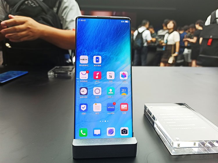 NEX 3 5GصǡȻǱ߸ĴʣûֱϿٲȻȫһ6.89Ӣ޽ٲͬڻһ㣬ٲƷ𺳵Ӿй١Ļ˾ٲһб£пλãʹۿڱߣҲխһĻ99.6%ռȺ޿š