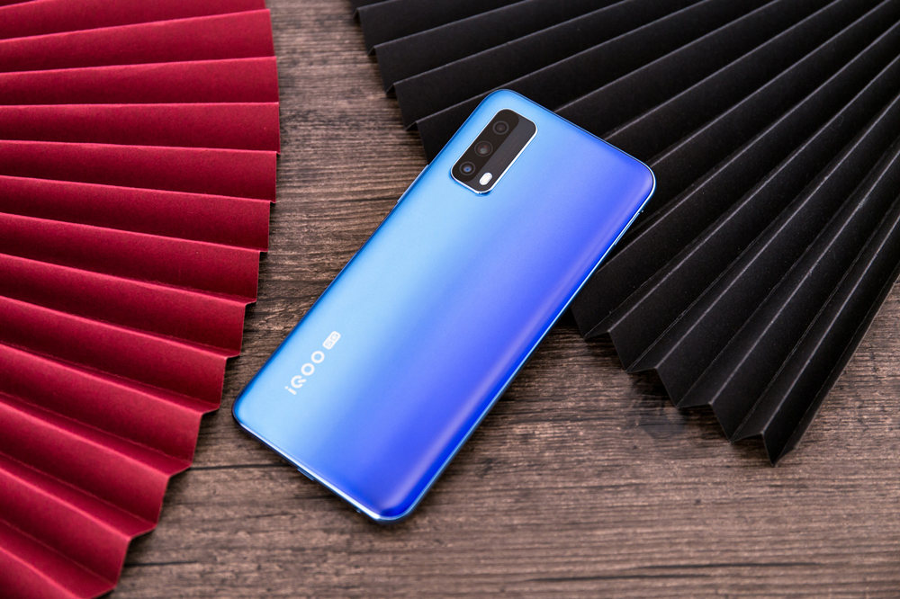 20205Gֻȫ汬һֻ꣬ҲͼλƳ5Gֻռ5Gг˵ֻiQOO Ҳ飬79յʱ򣬷һۼֻҪ1598ԪiQOO Z1x