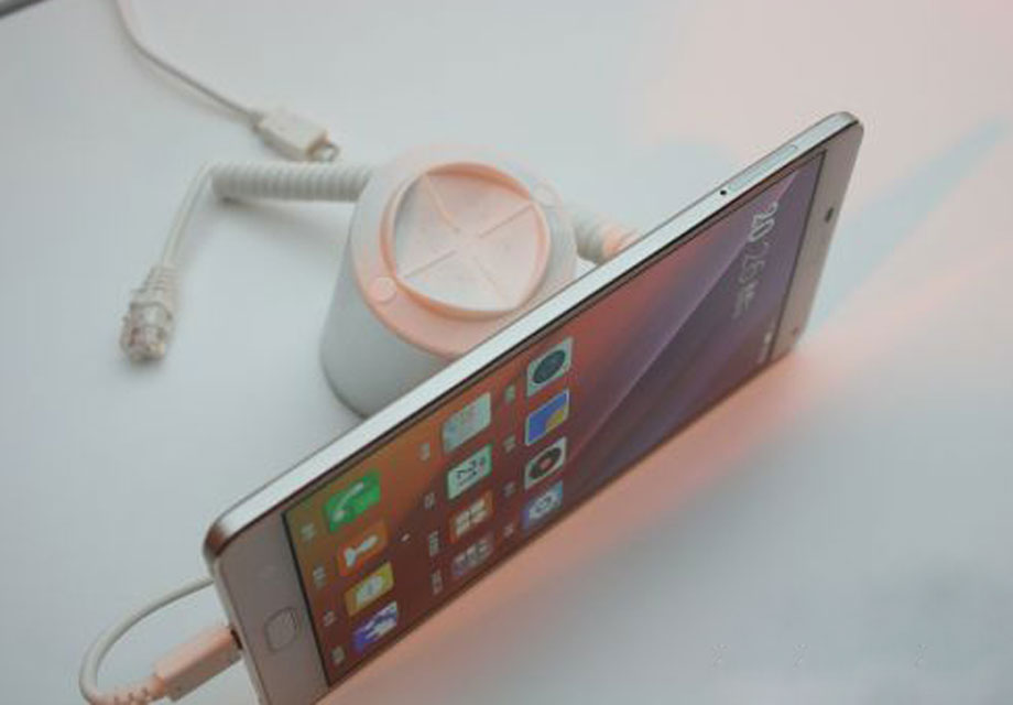 ����M5 Plus������SIM���ۣ�֧��ȫ��ͨ˫��˫�����ܣ�֧���й��ƶ����й���ͨ���й����ŵ�4G/3G/2G���磬�ṩ�ߴ�150Mbps�������ٶ�