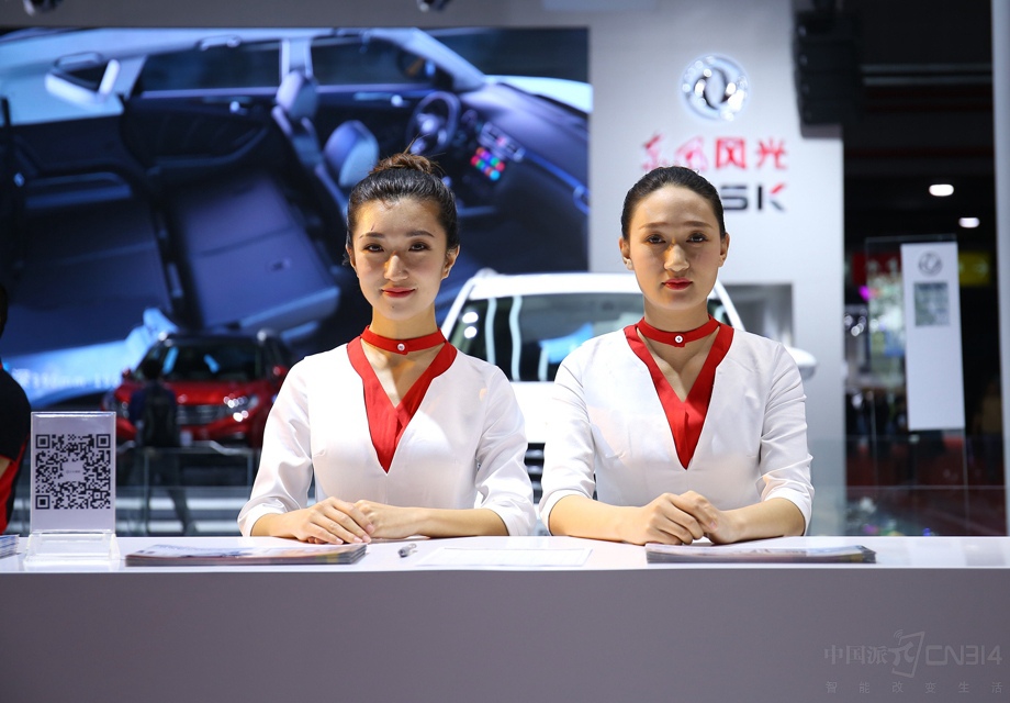 ��Ũ�ܵ�ü����ͦ�ıǣ������Ĵ��Σ���һ���������Ÿ߹������š�