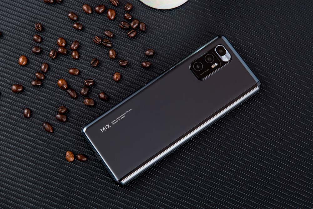 ����˵���۵������ֻ�Ȧ��һ���յ㡣��2021��֮ǰ���Ѿ������ǡ���Ϊ��motorola�������Ʒ�Ʒ������۵�����Ʒ��Ҳ����˵�����������ֻ����̶��г�����ռ����յ㣬���ǿڱ��β�롣��������չʾ�Ķ����ǽ��귢����MIX FOLD С���۵���������С�׵ĵ�һ���Ʒ�����ۼ�9999Ԫ��12GB+256GB��������12999Ԫ��16GB+512GB����С��Ԫ������ֻ�����ֵ��ֵ�أ�