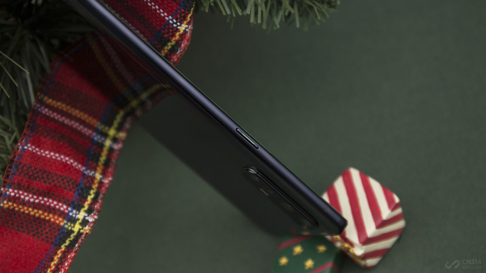 �Ҳ�߿�ĵ�Դ����Ƶú�����˼��������������ɫ��һ�µİ������ж������ɫװ������Ϊ�ֻ������˼�����������Ϣ����ɫ�Ļ���һ����˵�ǳ����������������ࡢ�鶯����ľ����У���һ�㡰С��˼���ͺܺõĻ�������һ���Ρ�