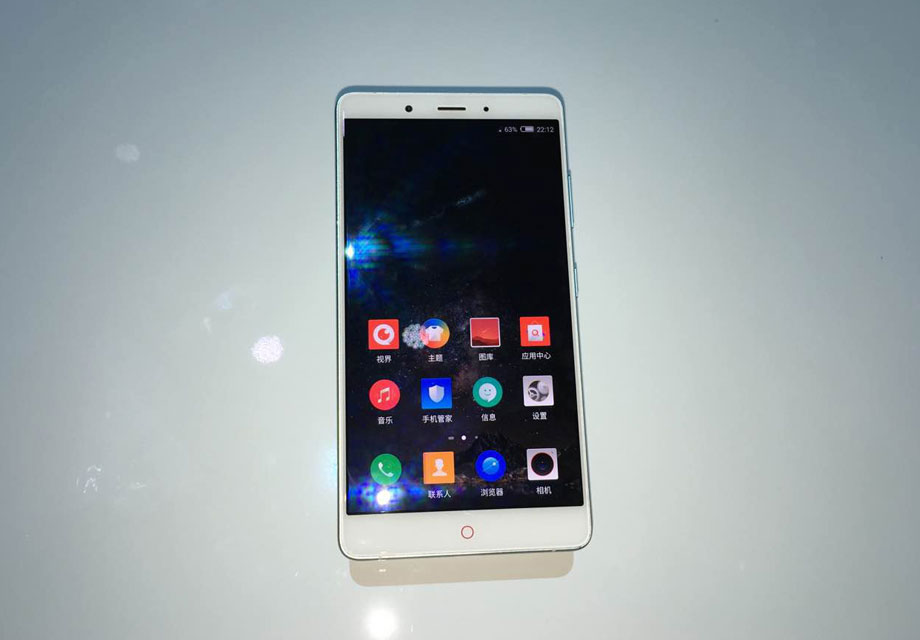 nubia Z11 Max����2.5D����+������ϣ�ʹ��6.0Ӣ��Ĵ���Ҳ���Ե���׸��������Բ�����2.5D�� �������зǳ��ߵ���ֵ��