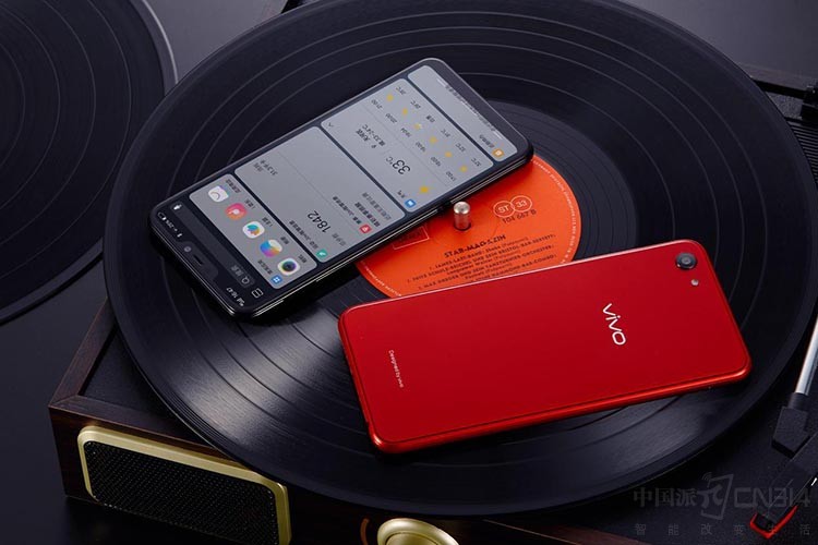 ��������Ƶ�Ӧ�ã�vivoһֱע�ص��ǽ���Ӧ�Ľ����������У��Ӷ�ʹ�������߱����Ϊ�û��ṩ��Ϊ��ݵĲ������顣vivo Y83������һ��ȫ������ͬʱ��Face Wake�沿ʶ����һ���������������������Ĺ��ܼ��룬���ҵ������ƹ������ֻ��еõ�Ӧ�ã���˸������ճ������о�����������Ľ�������