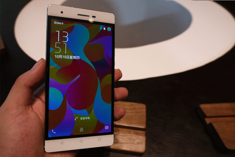 ����P9����������У���߶˵Ĵ��ڣ�6Ӣ���������ĺܰ�����