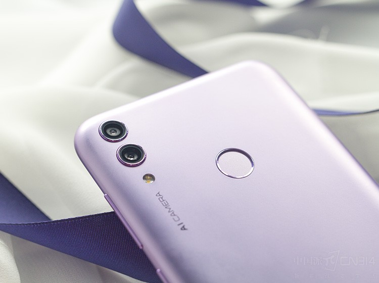 �����û����ĵļ۸�ͷ������ڣ�4GB+32GB��1099Ԫ��4GB+64GB��1399Ԫ��Ŀǰ���ڻ�Ϊ�̳ǡ���������è�������ȸ���ƽ̨����ԤԼ��������10��16����ʽ������