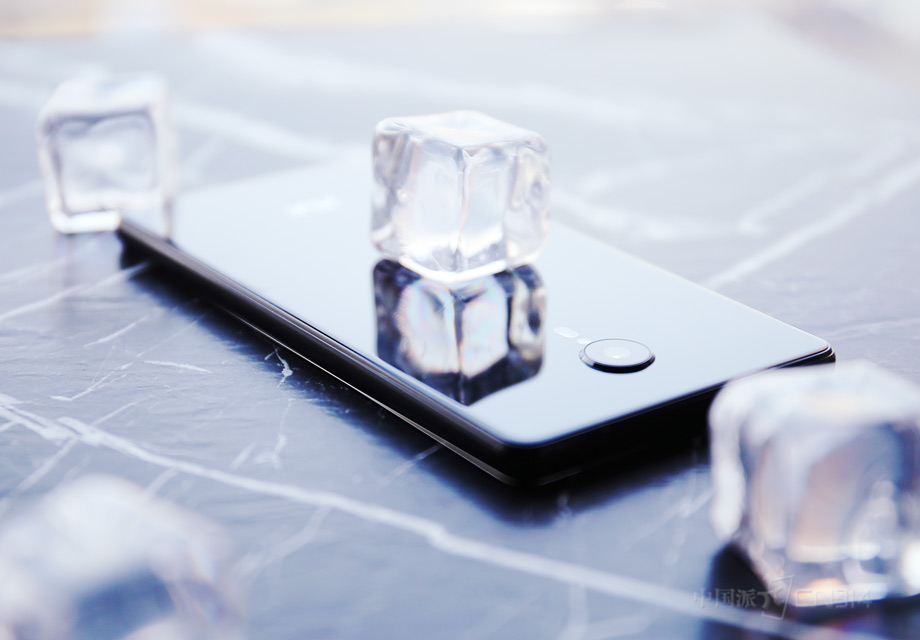 ���� ZUK Edge���Ľ����߿�ǳ���ࡣ