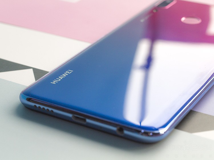 ���÷��棬�������Ե͹��ĸ��������Ƶ�����710���������������EMUI8.2����ϵͳ�����Ľ���30%�������޿��١�