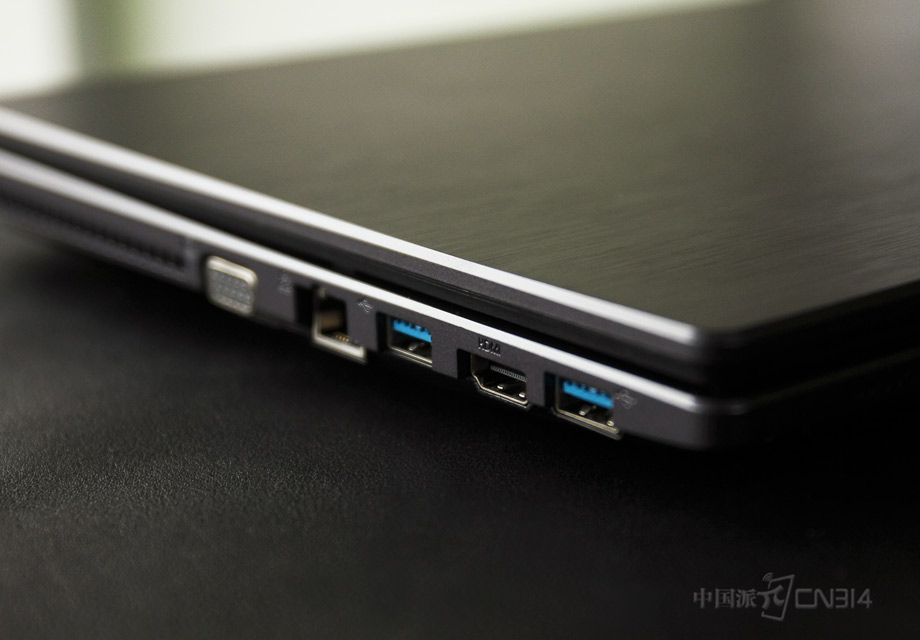 K660D�ڽӿڷ���û��͵�����û�ӵ��1��USB2.0��3��USB3.0�Լ�HDMI��RJ45��M.2����Ƶ�ӿڵȣ��������ܹ������ճ������е�ȫ������