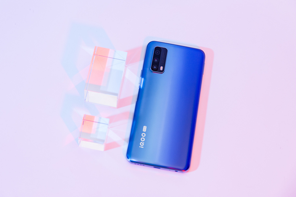 緽棬iQOO Z1x33WFlashCharge䣬5000mAhĴҲԿɳ̣ʵ⣬iQOO Z1xڽ73ӡ