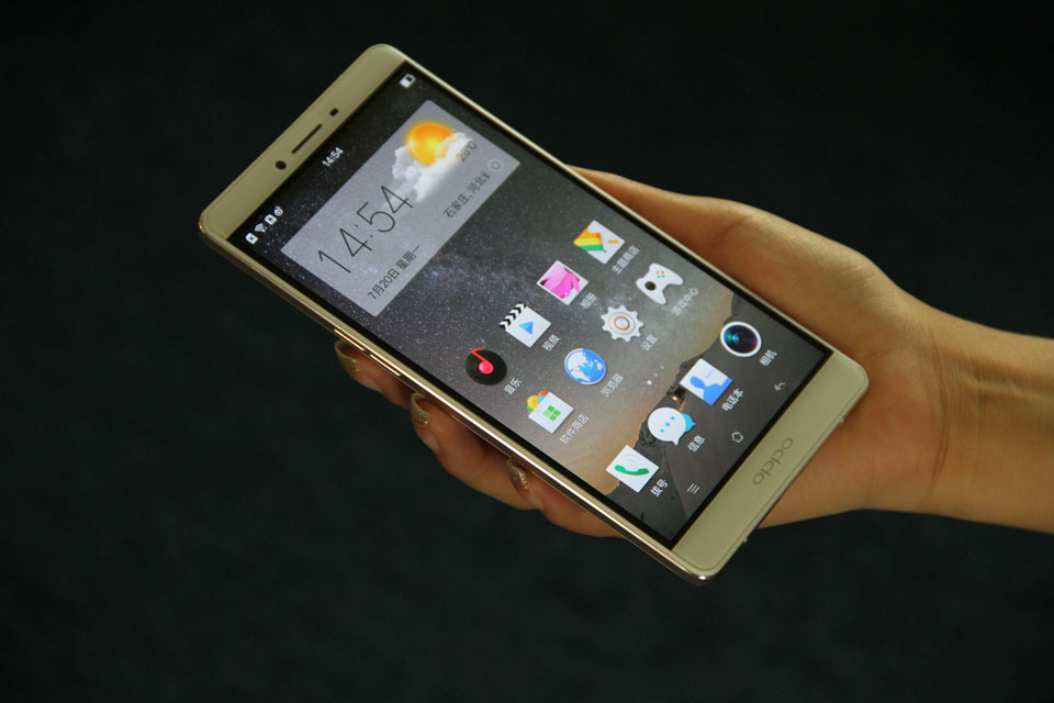 ���÷��棬OPPO R7 PLUS�ƶ��������������MT6795��������3GB�ڴ棬32GB�����洢��ǰ��800��1300������4ɫRGBW����������ͷ