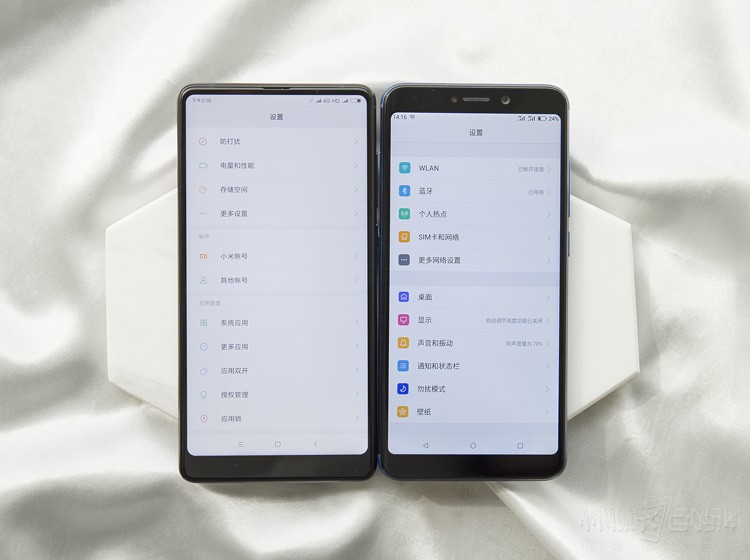 ���������Ӱ��С��MIX2����Ļ�ߴ����Դ�һȦ����SOAP R11�ƺ�����ȥ�����ȳ�һЩ��