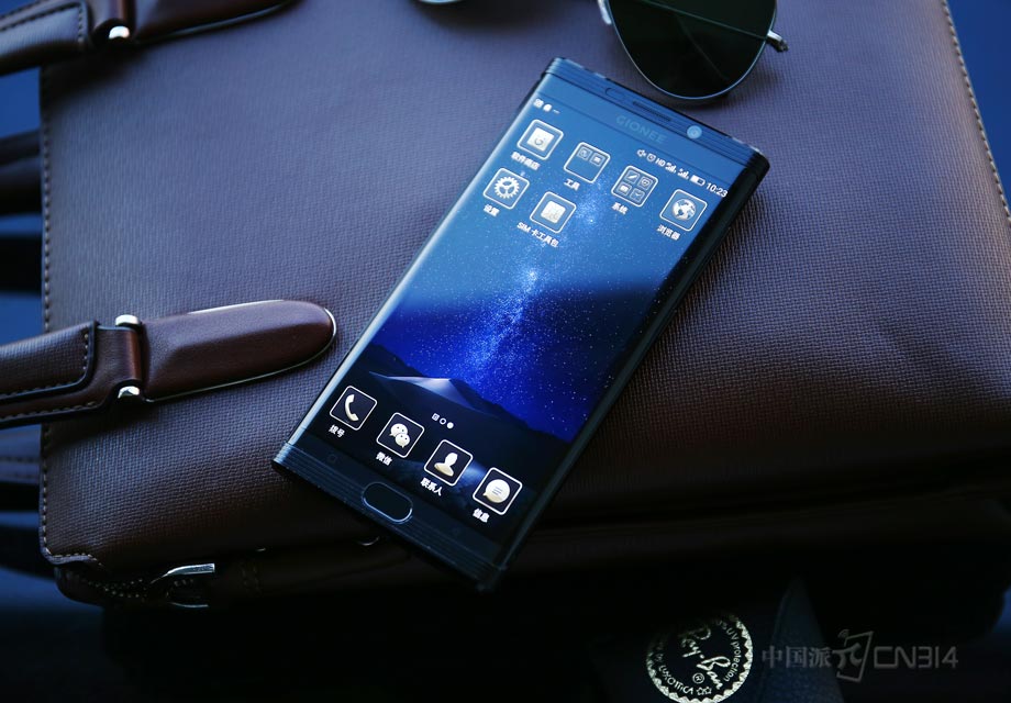 ����M2017�����ֻ����һ���������ݡ�������ֵ���������˫���沣����������Ե�ͽ����п���ܼ��ϣ���ָ����������һ�֡���Բ���󡱵ĸо���һ���ʮ��ǿ�ҡ�