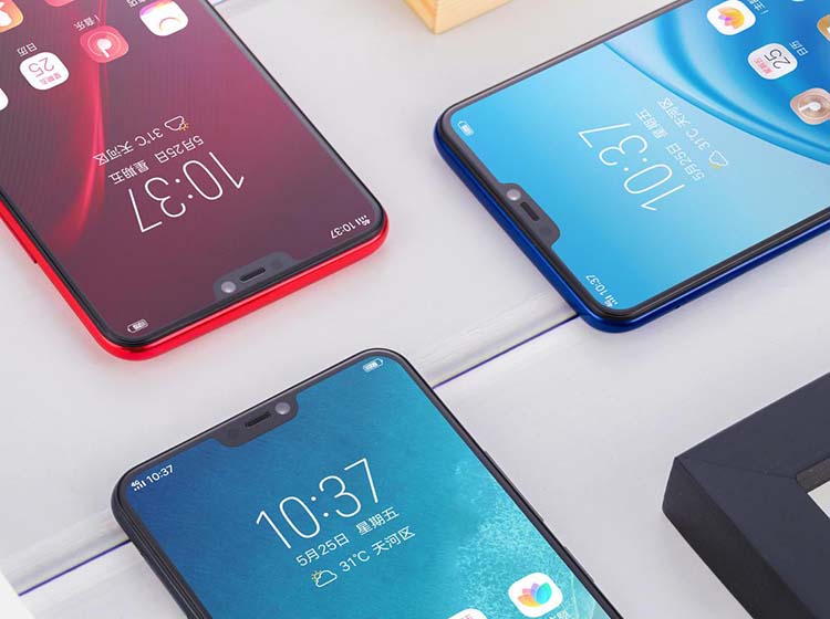 ������һ��ȫ�����⣬vivo Z1�ı���ͬ���������㡣���������3D������ƣ������м����п������䱡���γ������Ĺ��ɻ��ߡ�����������������Ȼ���ϣ����7.89mm�˱�������������������ճָУ��γ����Ӿ����ָеĸ߶�ͳһ��