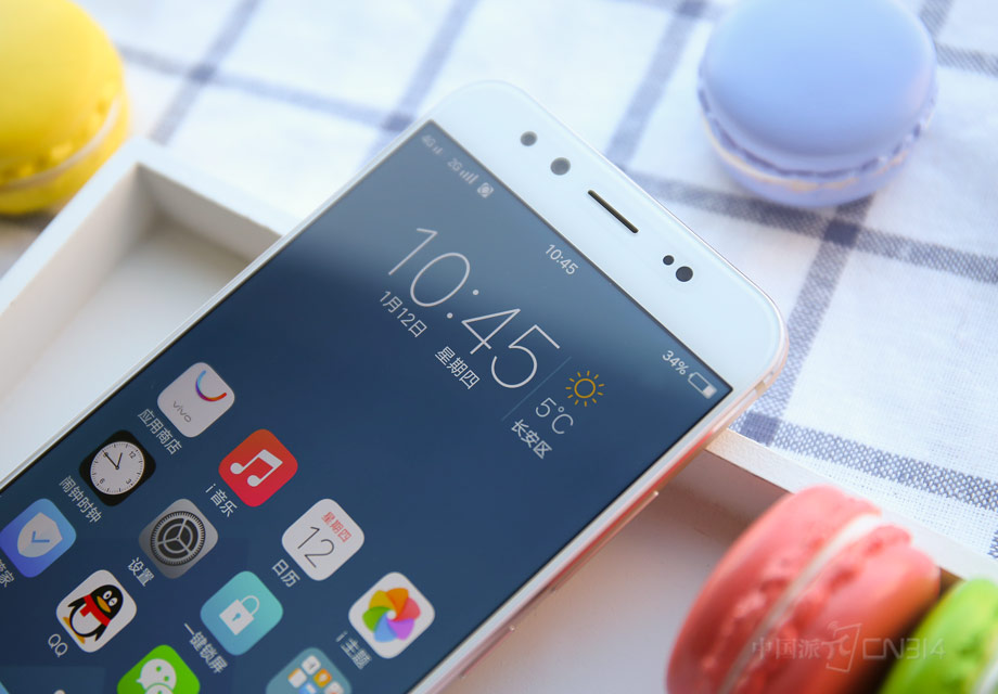 ��vivo X9һ������Ͳ���Ϊ��־�Ե�800�����صľ�������ͷ��2000����ǰ������ͷ������������ʽ�ĺ���֪ͨ�ơ��Ҳ����ǹ��߾��봫��������ⲹ��ƣ������˼��ߵı�ʶ�ȡ�