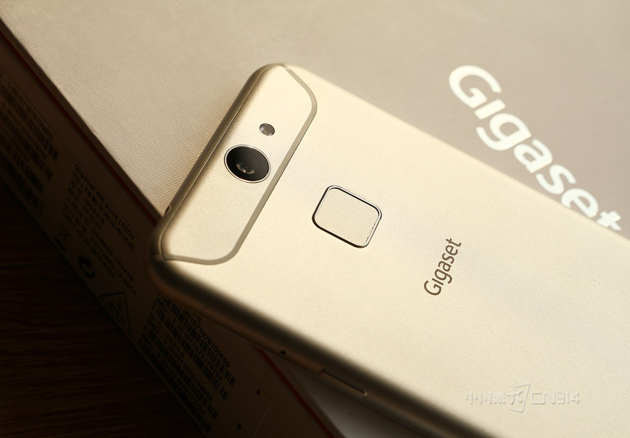 1300������ͷ��ָ��ʶ��ģ��λ���ֻ������Ϸ�����׼��ָ��ʶ������������ǿ���ֻ���ȫ�ԡ�