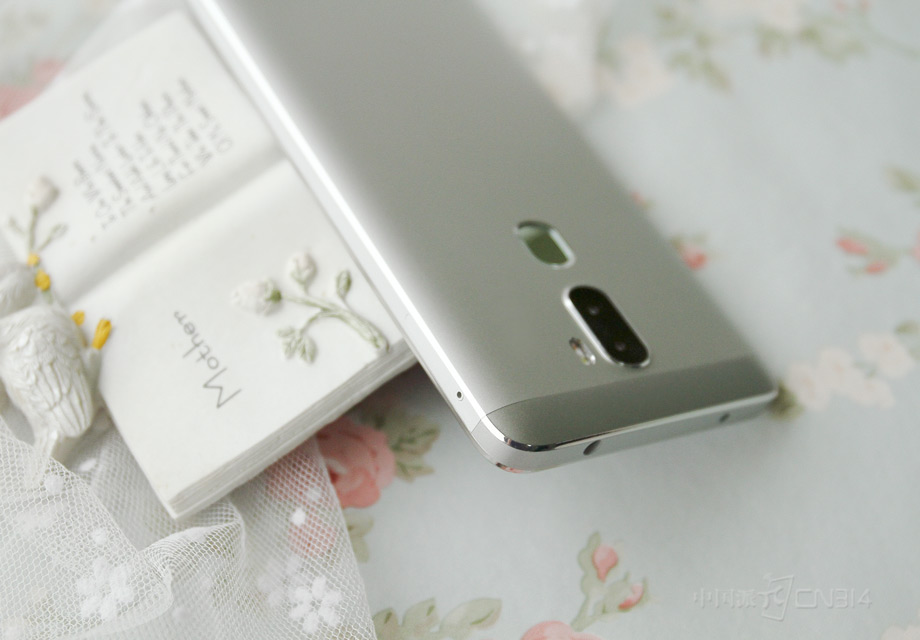 cool1 dual�����߿���ֻ���ҽ���һ��SIM���ۣ��ǳ��ļ�ࡣ