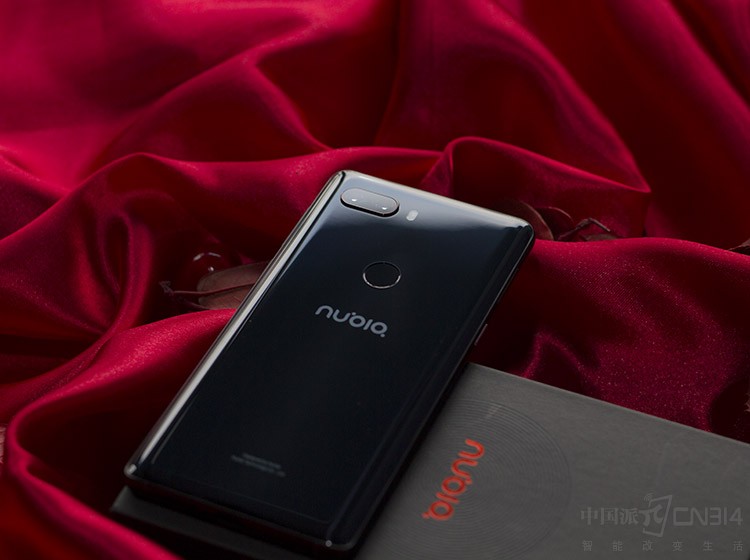 ����ģʽ2.0Ƕ����AI�˹������㷨����������ʶ��������������������3D��������ɫ��ǿ����ɫ�����ȹ��ܣ�ÿһ�����뾵ͷ���˶��ܼ����������Լ�������Ŭ���������ʶ�����������Ķ������ǵ���Ҫ�ԣ���ʵŬ����ÿһ�����Ͷ������������������´󹦷�Ҳ��������ǵĵ��ޡ�