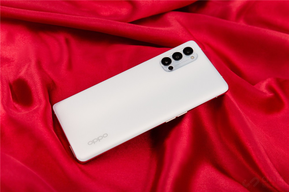 Reno4 Proʺ͹֮ǰһνǲɡ Reno Glow깤ա죬OPPO֮ǰõAGո˺մȾָƣƹȴͨ͸⡣Reno Glow깤մµAGֳΪ˸ҹеķǵռ䡣