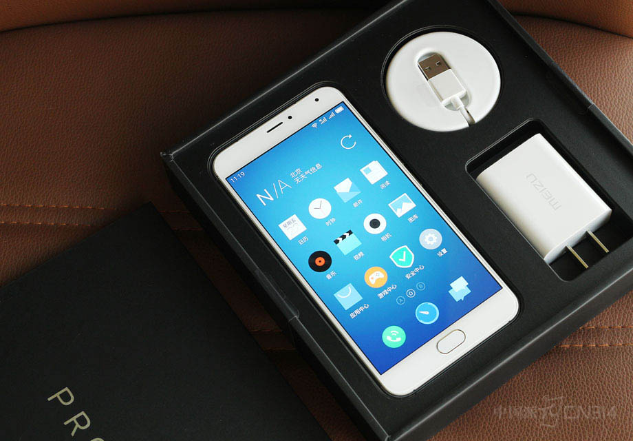 �򿪰�װ֮�����Ǿ��ܿ�������Pro 5��������������߹�صİڷ���һ�𣬲�û�ж����װ�Ρ�