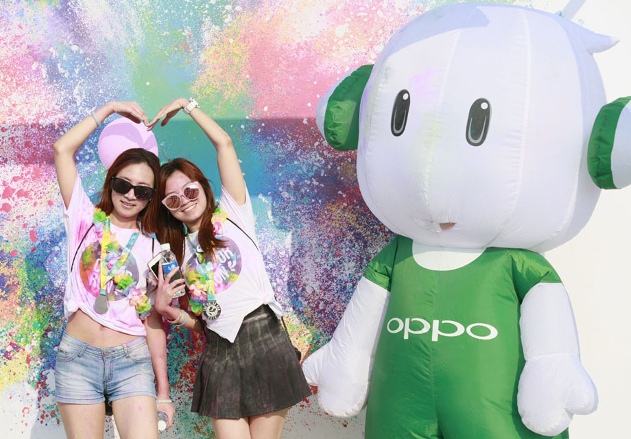 ��Ϊ�˴� The Color Run �Ϻ�վ����ϯ������飬OPPO����СŷҲ����Ϊ������Сŷ����ƾ�躩�ȵ�����͡��˼��˰����Ķ�Ȥ������