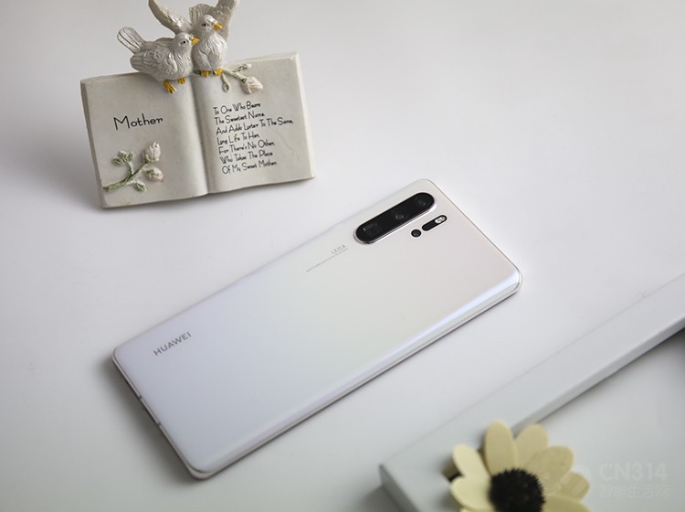 Ҫ˵������ʲô��Ӱ�ֻ����������ղ��ܣ����Ʊؾ��ǻ�ΪP30 Pro�ˣ�����ֻ��������⿨���㾵ͷ�����й⡢���������Ӱ���д���������������10����ϱ佹�����50�������ֱ佹�������˺ڿƼ���������Ӱ�淨������㻹��P30 Pro���Ǻ���Ϥ�����Ž������ǵ�ͼ�������㡰�ж�����