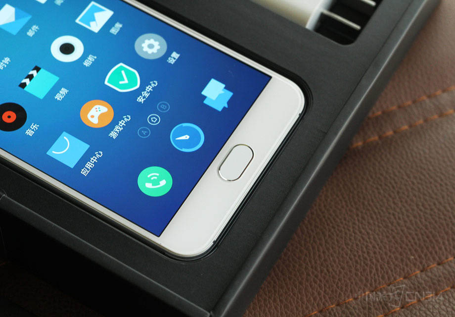 ����Proͬ���������������ʽ��mBack��������������ָ��ʶ��ģ�顣�����¼������ָ�Ƶ���֧��Ϩ�����������MX5����ƫӲ���ָУ�Pro 5���˵ĸо��������ʡ���Ȼ��